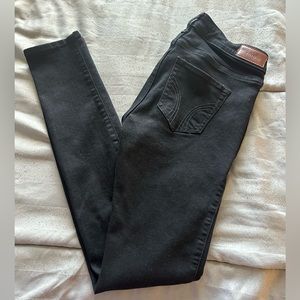 Hollister low rise super skinny. Size 5L. W27 L32